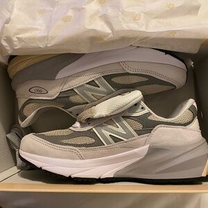 New Balance Gray and White Athletic Shoes Unisex  size 5.5 which is 7 for Womens